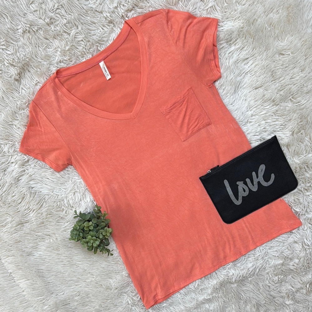 Magic Fit V-Neck Pocket Tee 💗 Coral